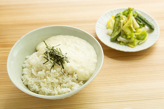 山芋のみそとろろ・キャベツときゅうりの香味づけ